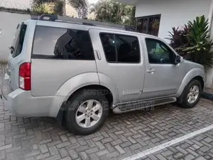 Nissan Pathfinder 2010 Silver