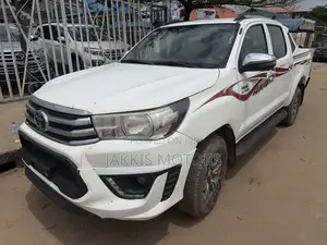 Toyota Hilux 2010 White