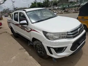 Toyota Hilux 2010 White