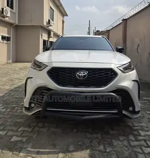 New Toyota Highlander XSE AWD 2023 White