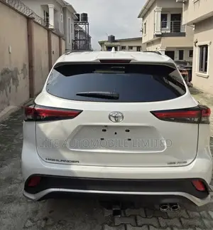 New Toyota Highlander XSE AWD 2023 White