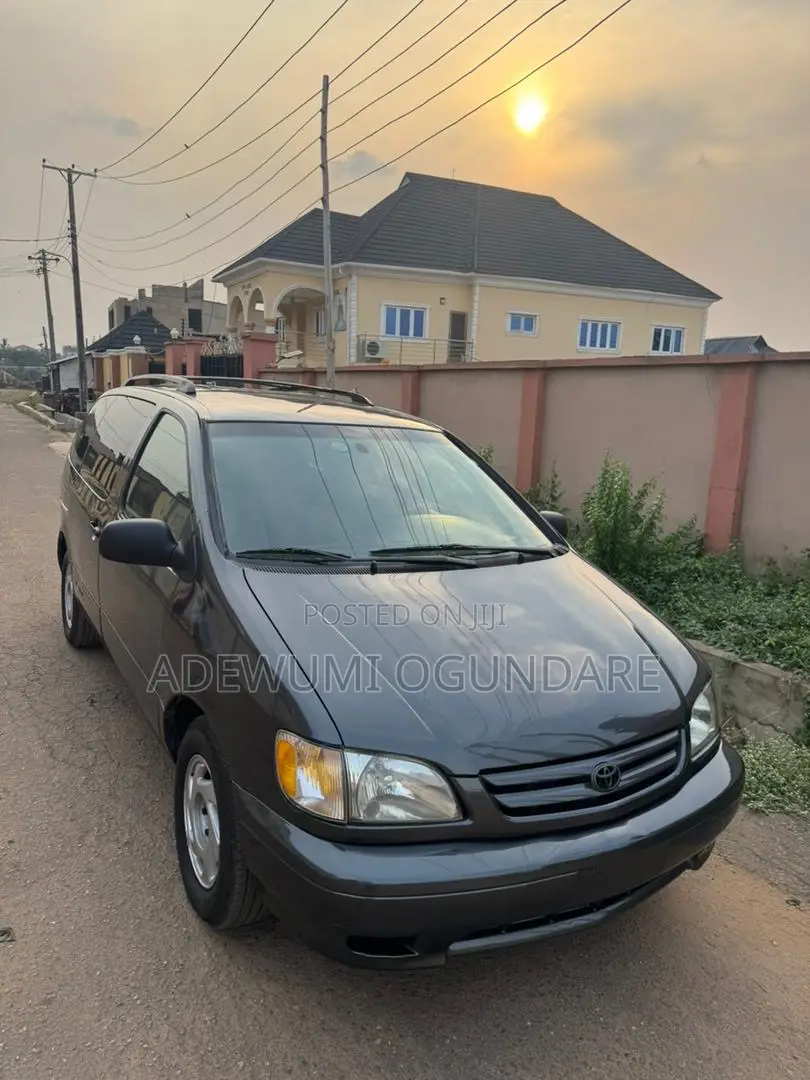 Toyota Sienna 2002 Gray