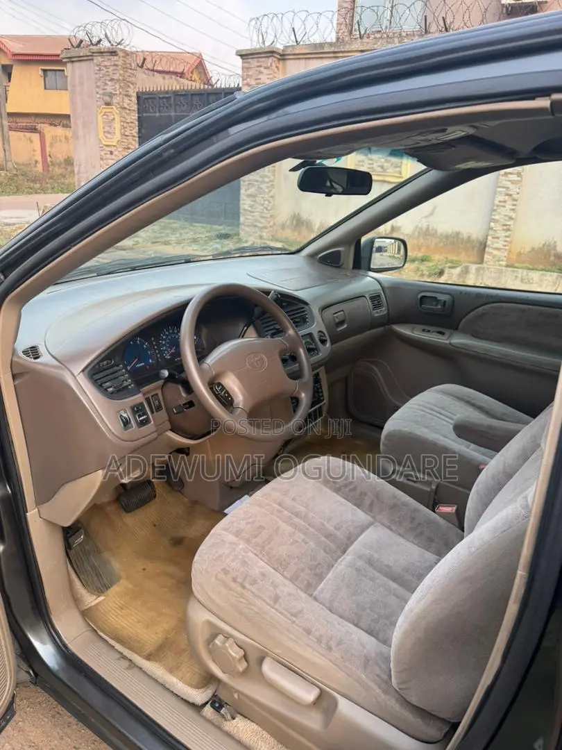 Toyota Sienna 2002 Gray