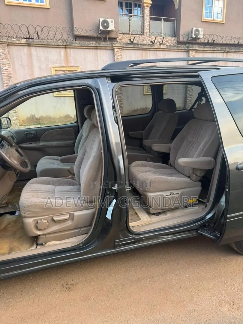 Toyota Sienna 2002 Gray