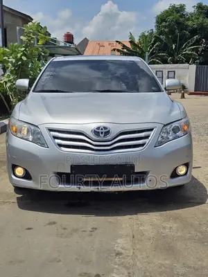Toyota Camry XLE 4dr Sedan (2.5L 4cyl 6AM) 2010 Silver