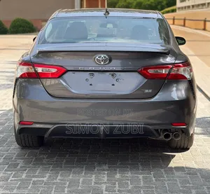 Toyota Camry SE 2021 Gray