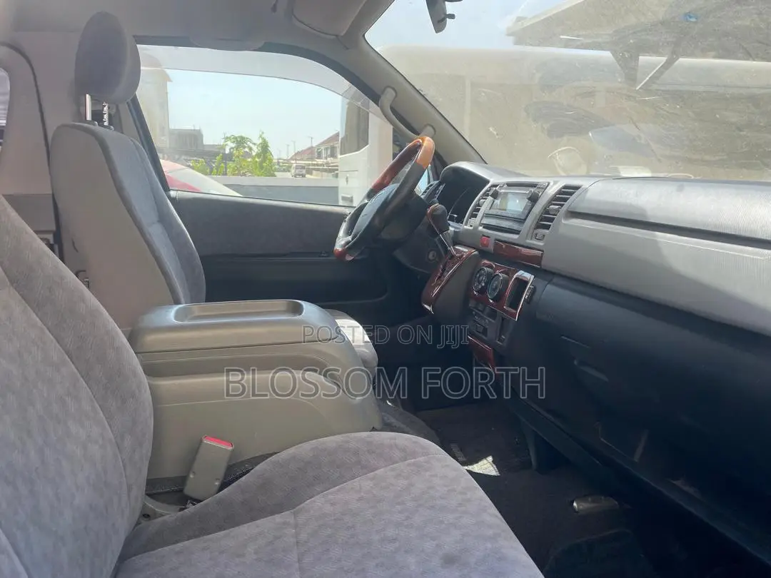 Toyota HiAce 2012 Silver