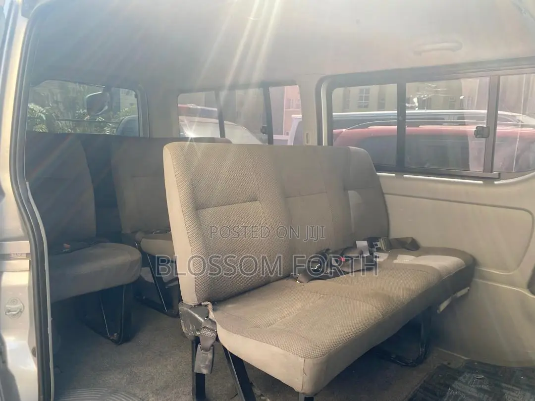 Toyota HiAce 2012 Silver