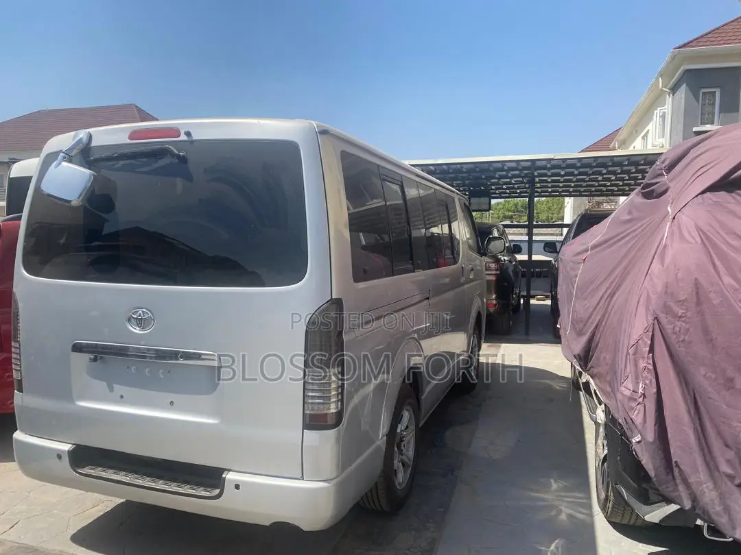 Toyota HiAce 2012 Silver