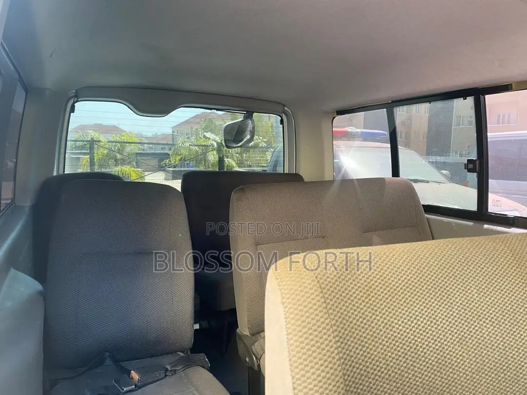 Toyota HiAce 2012 Silver