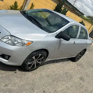 Toyota Corolla 2010 Silver