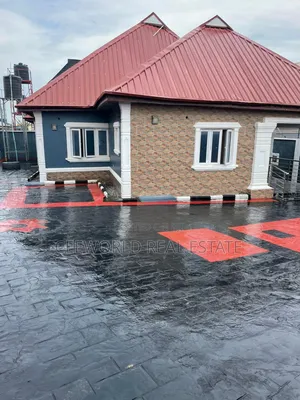 4bdrm Bungalow in Adeoje Estate, Akala Express for rent