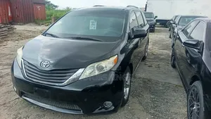 Toyota Sienna LE 8-Passenger 4dr Minivan (3.5L 6cyl 6A) 2015 Black