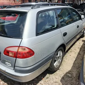 Toyota Avensis Wagon 1.8 VVT-i 2000 Silver