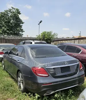 Mercedes-Benz C400 2018 Gray