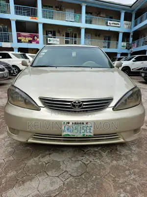Toyota Camry LE 4dr Sedan (2.4L 4cyl 5M) 2003 Gold