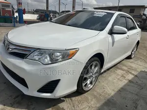 Toyota Camry LE 4dr Sedan (2.5L 4cyl 6A) 2014 Off white