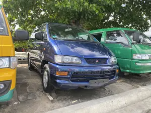 Mitsubishi Space Gear 2003 Blue