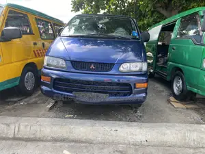 Mitsubishi Space Gear 2003 Blue