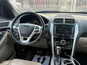 Ford Explorer 2011 White