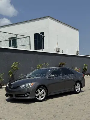 Toyota Camry SE 4dr Sedan (2.5L 4cyl 6A) 2014 Gray