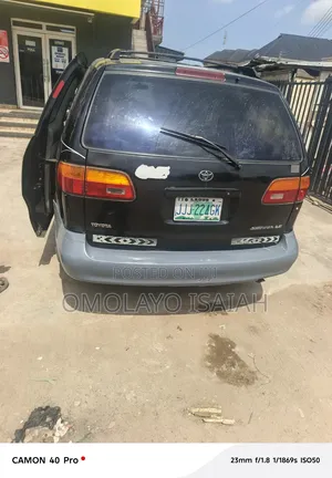 Toyota Sienna LE 3dr 1999 Gray