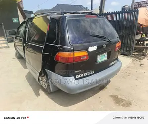 Toyota Sienna LE 3dr 1999 Gray