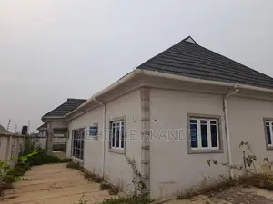 3bdrm Bungalow in Oluyole for sale