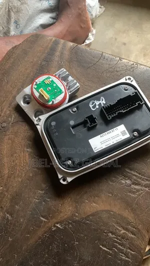 C300 2019 Headlight Chargers
