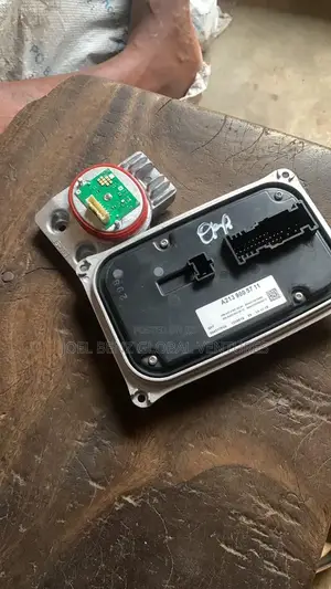 C300 2019 Headlight Chargers
