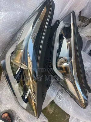 Headlight Set for Hyundai Grand Santa Fe 2018 Model