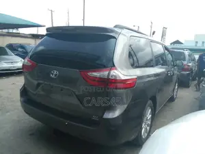 Toyota Sienna 2015 Gray