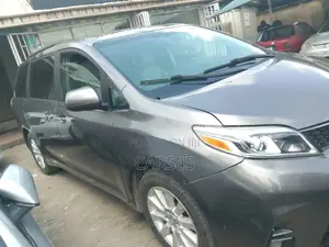 Toyota Sienna 2015 Gray