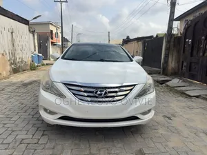 Hyundai Sonata Limited 2.0T Sedan (2.0L 4cyl 6A) 2012 White