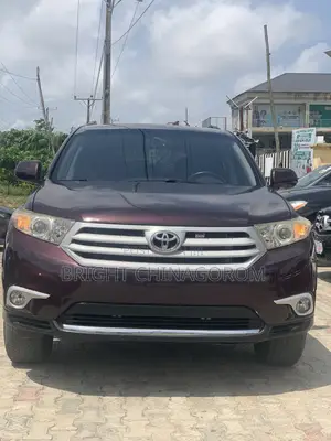 Toyota Highlander SE 2012 Red