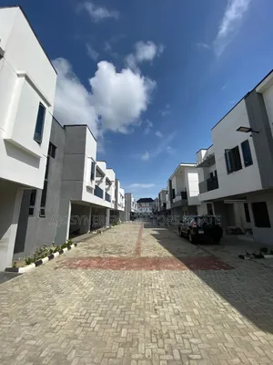4bdrm Duplex in Thomas Estate for rent