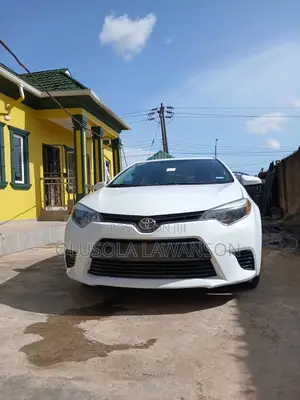 Toyota Corolla LE 4dr Sedan (1.8L 4cyl CVT) 2015 White