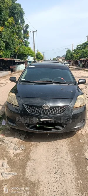 Toyota Yaris Base Hatchback 5dr 2010 Black
