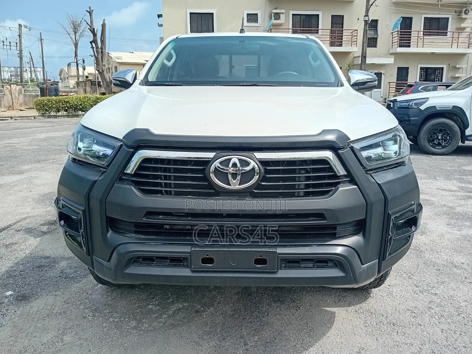Toyota Hilux 2025 White