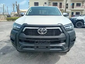 Toyota Hilux 2025 White