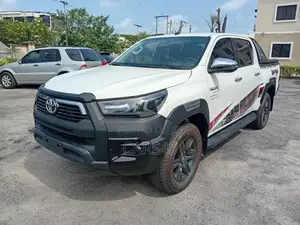 Toyota Hilux 2025 White