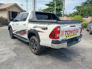 Toyota Hilux 2025 White