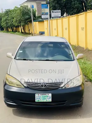 Toyota Camry SE 4dr Sedan (2.4L 4cyl 5A) 2005 Gold
