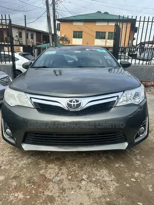Toyota Camry XLE 4dr Sedan (2.5L 4cyl 6A) 2013 Gray