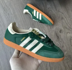 Low-Top Lace-Up Sneakers With Gum Sole
Size 38-45