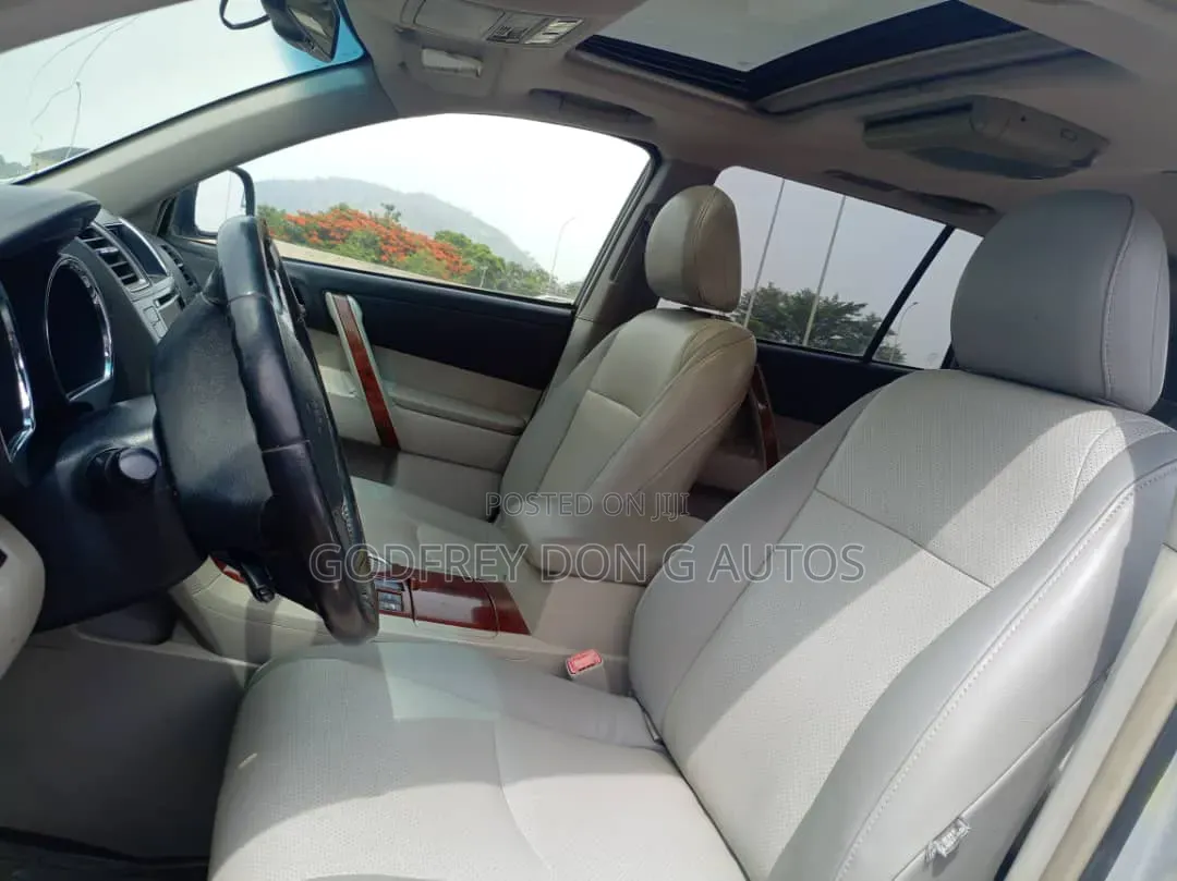 Toyota Highlander 2011 Silver