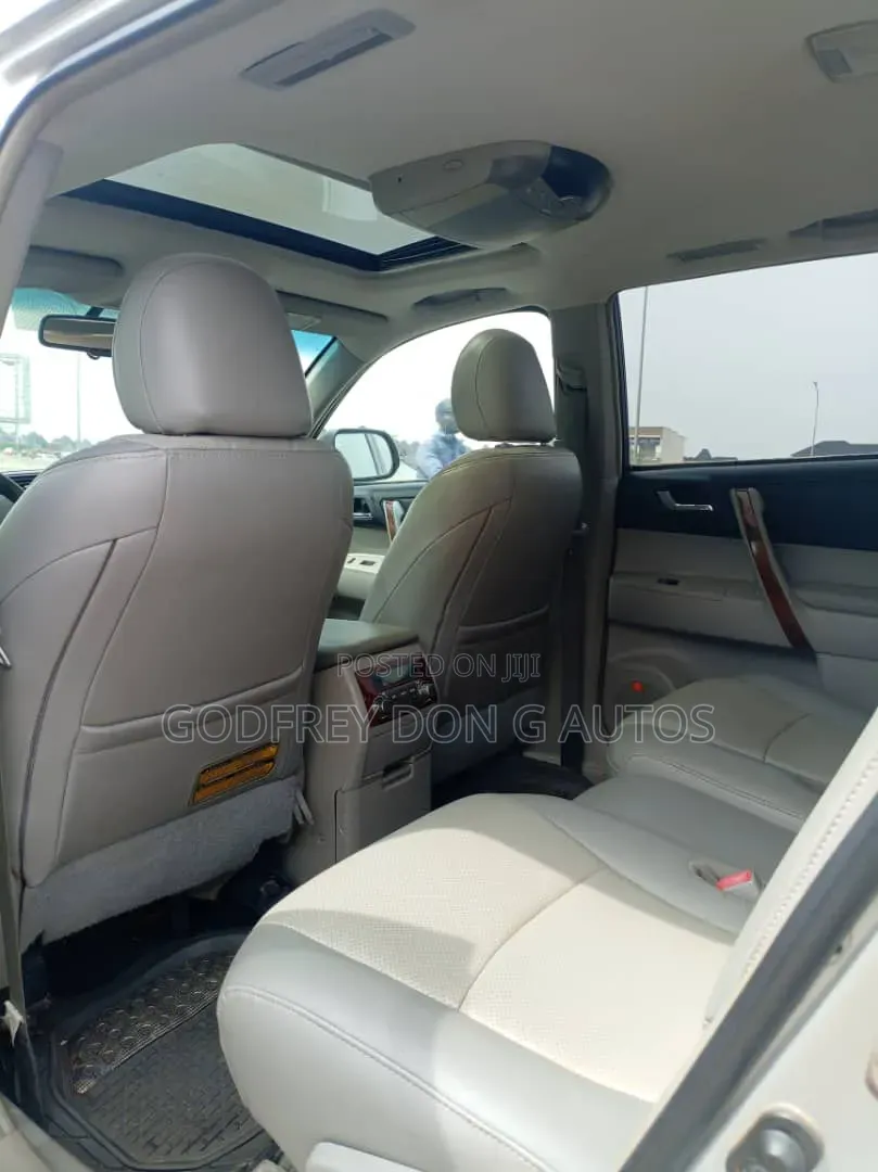 Toyota Highlander 2011 Silver