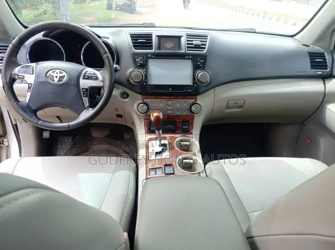 Toyota Highlander 2011 Silver