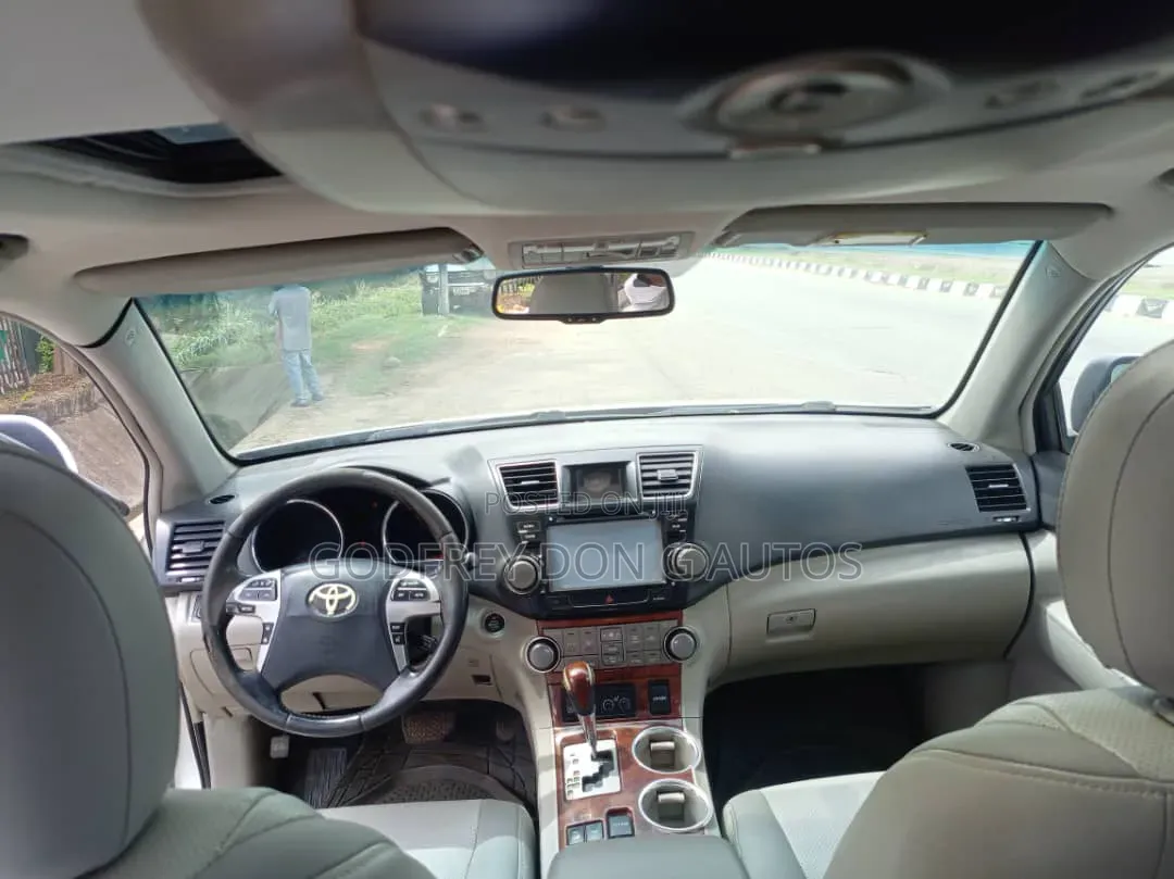 Toyota Highlander 2011 Silver