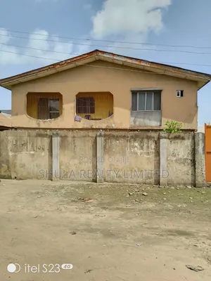 10bdrm House in Ajangbadi for sale